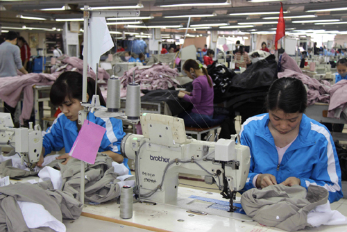Dệt may 'giữ chân' lao động sau Tết ảnh 1